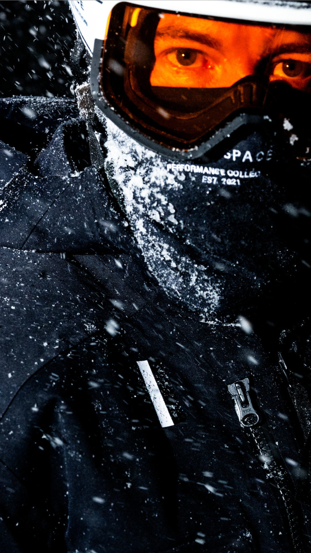 Shaun White wearing the WHITESPACE 2L Insulated Cargo Jacket and Dual Tone Goggles.